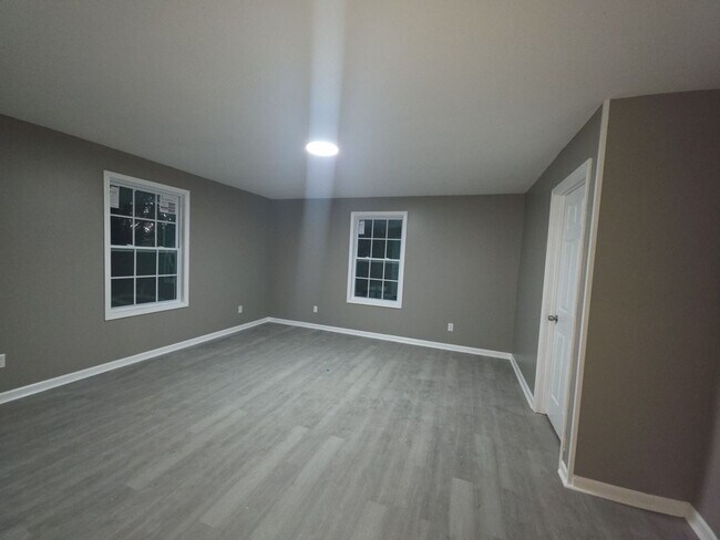 Building Photo - Spacious 3-Bedroom, 2-Bath House – Unfurnished