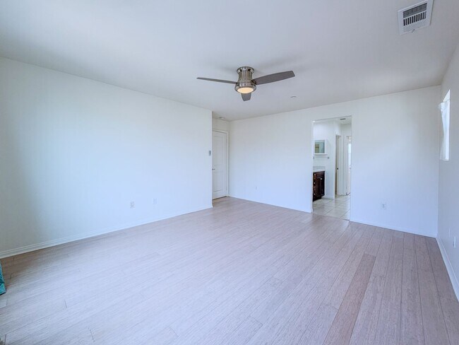 Building Photo - 529 Tiber River Way