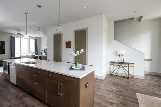 Building Photo - 37 Reynolds Square Ln