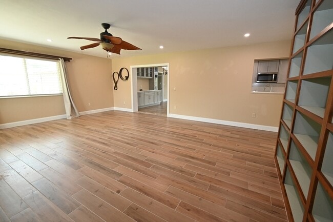 Building Photo - 985 Quail Run