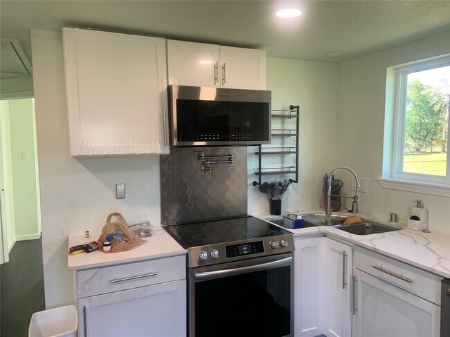 Building Photo - 8309 Autumn Ln