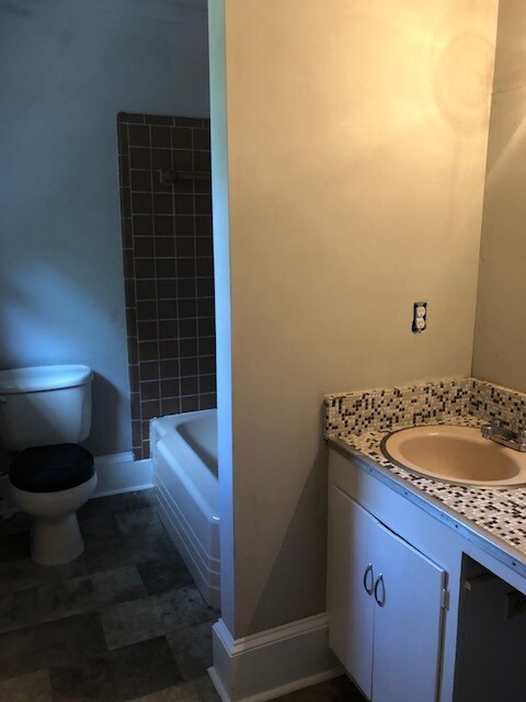 Building Photo - 1003 Silver Ave