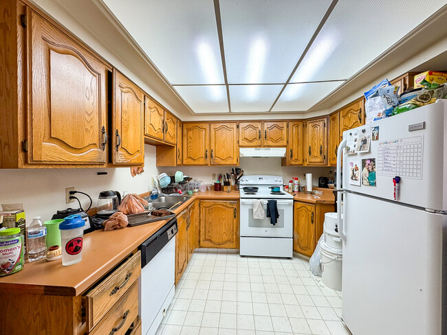 Building Photo - 243 E 400 N