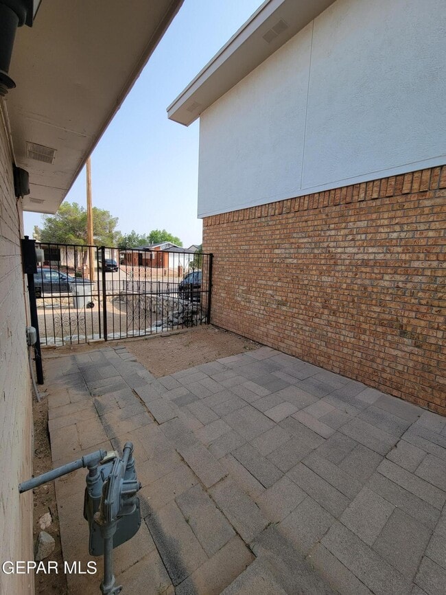 Building Photo - 11340 Lake Nasser Dr