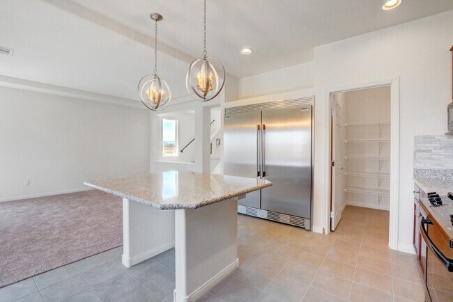 Building Photo - HUGE 3 Story, 5 Bedroom Home in the Southwest!