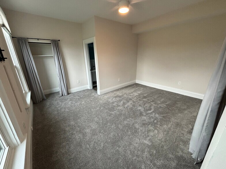 Main Bedroom - 440 Hopkins St