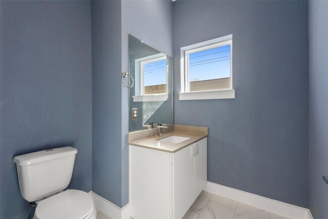 Building Photo - 6106 Clarkson Ln