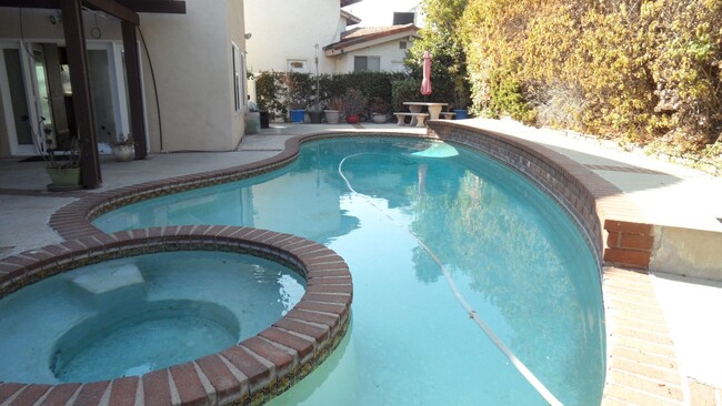 Building Photo - POOL HOME 4BR, 2.5BA, Yorba Linda, Cul-de-...