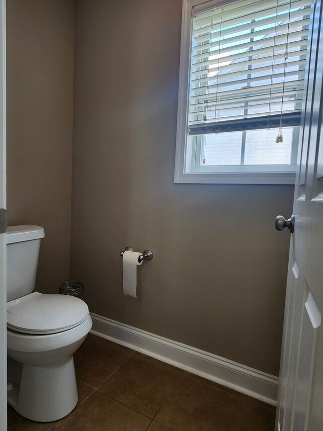 Building Photo - Maryville 37801 - 3 bed 2 bath home with a...