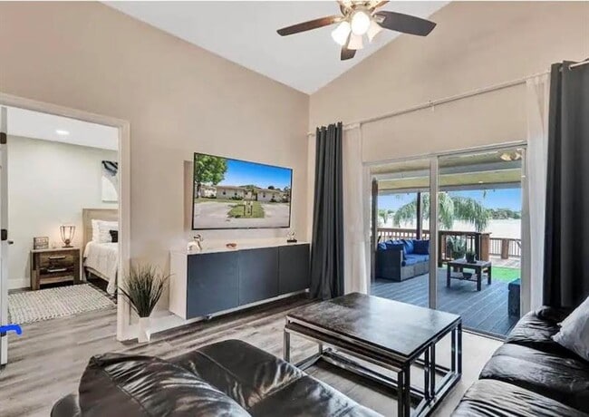 Building Photo - 2413 SW 58th Manor