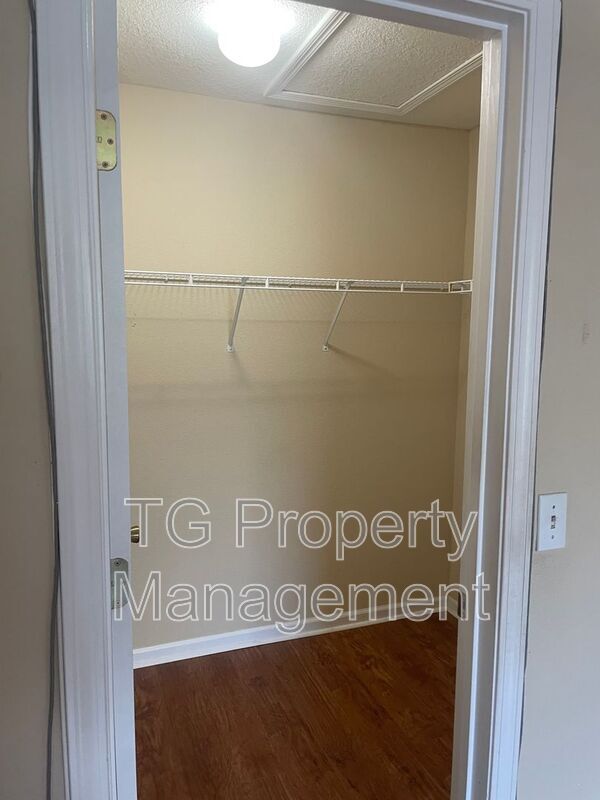 Building Photo - 575 Oakleaf Plantation Pkwy