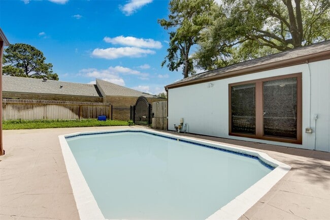 Building Photo - 4535 Turf Valley Dr
