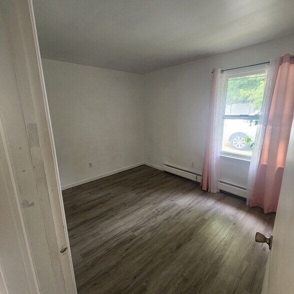 Building Photo - 3 Birchwood Dr