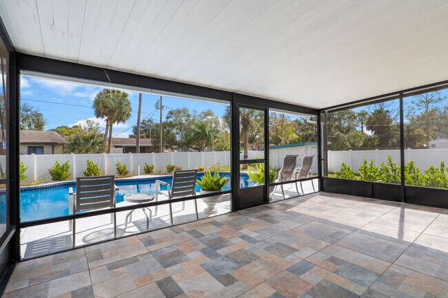 Building Photo - 801 Young Ave NW