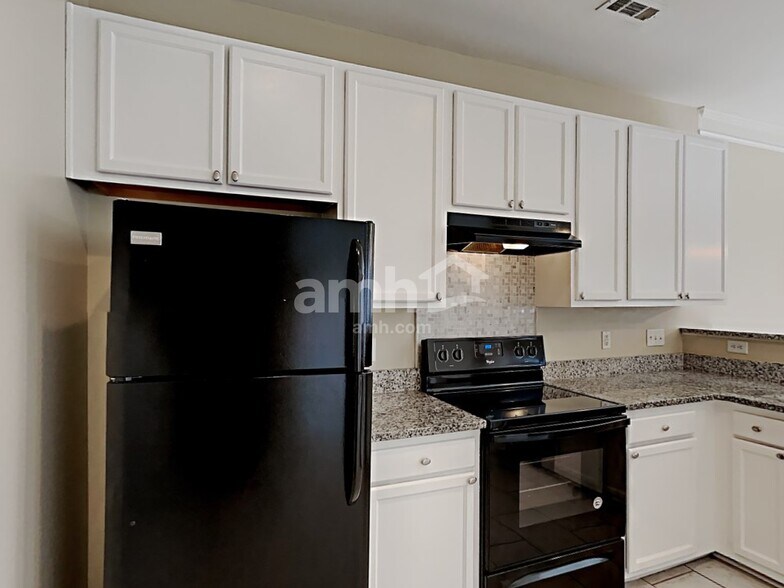 Building Photo - 212 Leafmore Ct