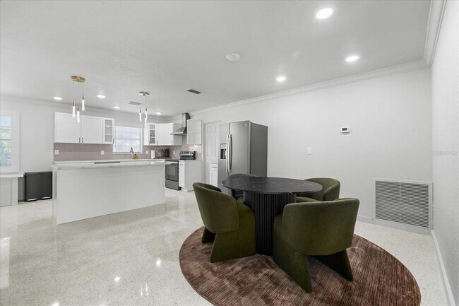 Building Photo - 10001 S Yacht Club Dr