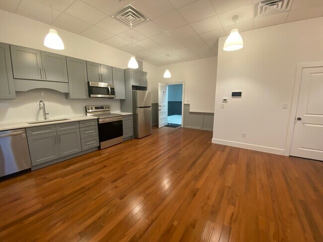 Building Photo - 525 4th Ave