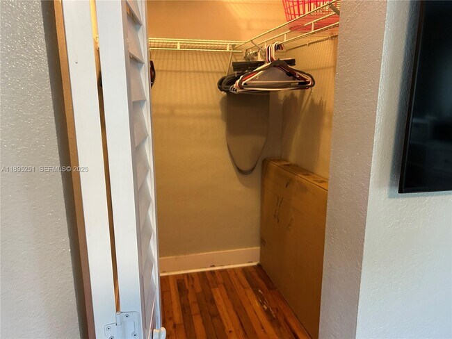 Building Photo - 1534 Monroe St