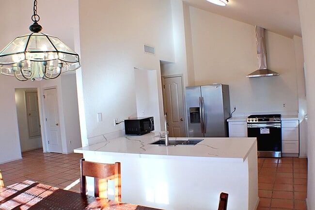 Building Photo - Beautiful Move-in Ready Home