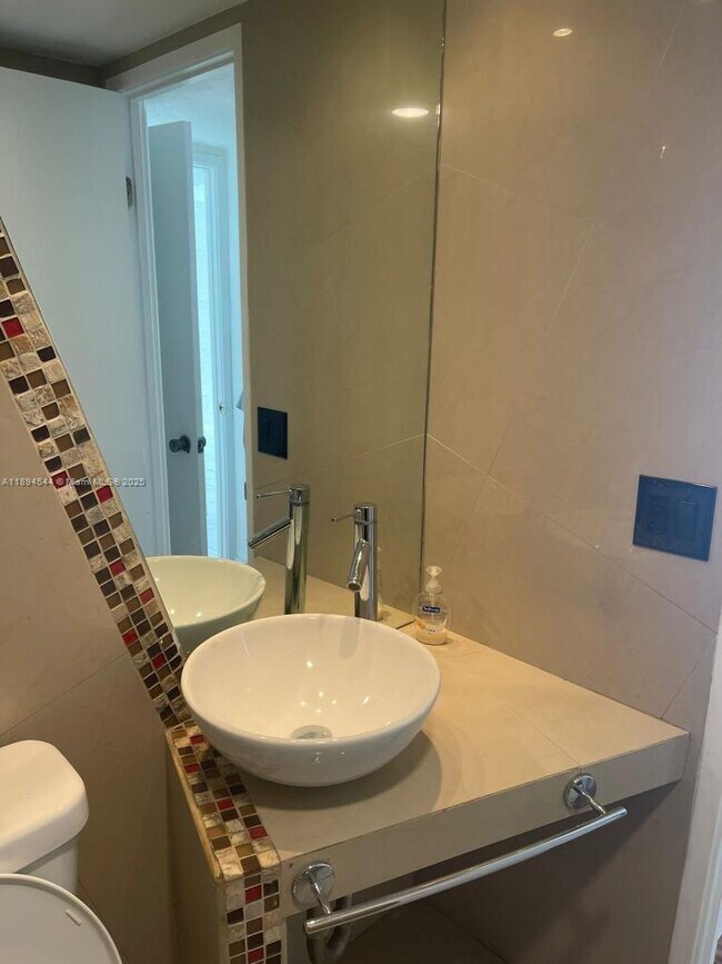 Building Photo - 1351 NE Miami Gardens Dr