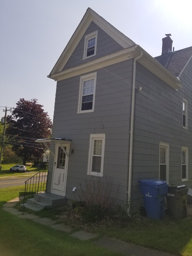 Building Photo - 183 Hackmatack St
