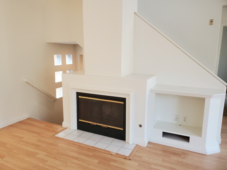 Building Photo - 2676 Dietrich Dr