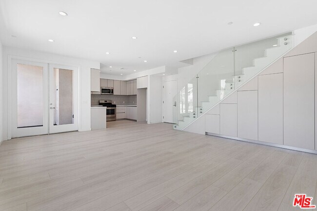 Building Photo - 11727 Kiowa Ave