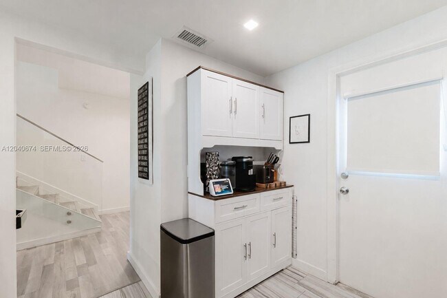 Building Photo - 3745 NE 171 St