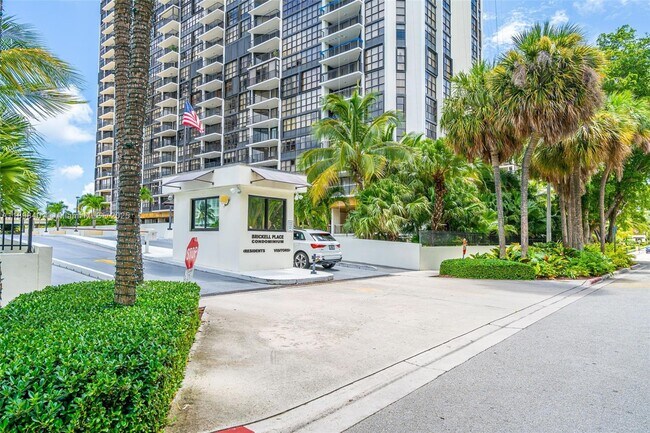 Building Photo - 1915 Brickell Ave