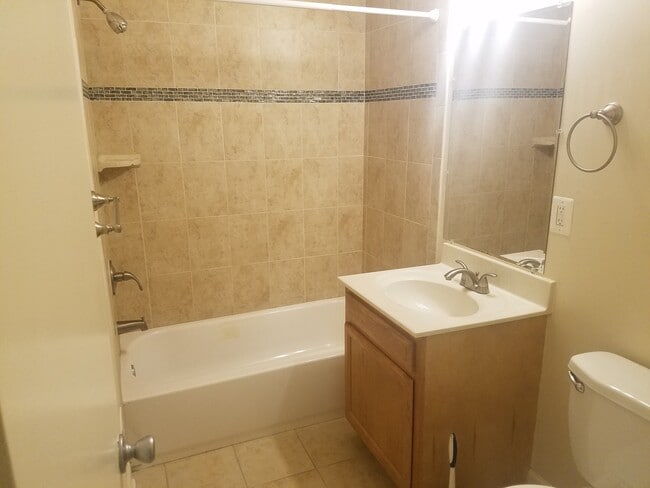 Building Photo - Nice 3Bd/2.5Bth TH in Frederick!!