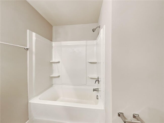 Building Photo - 2565 Piering Dr