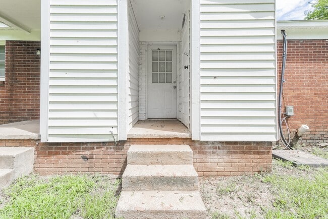 Building Photo - 2517 Hemphill St