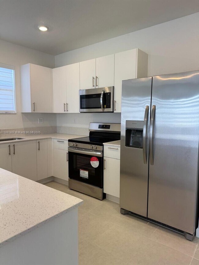 Building Photo - 16124 SW 148th Pl