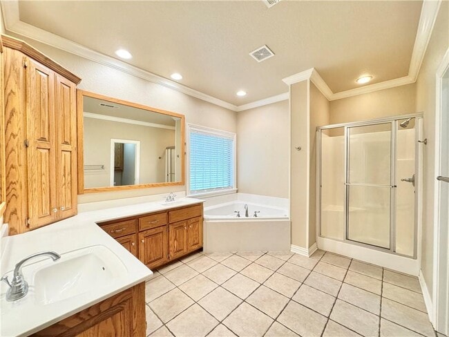 Building Photo - 2914 S College Dr