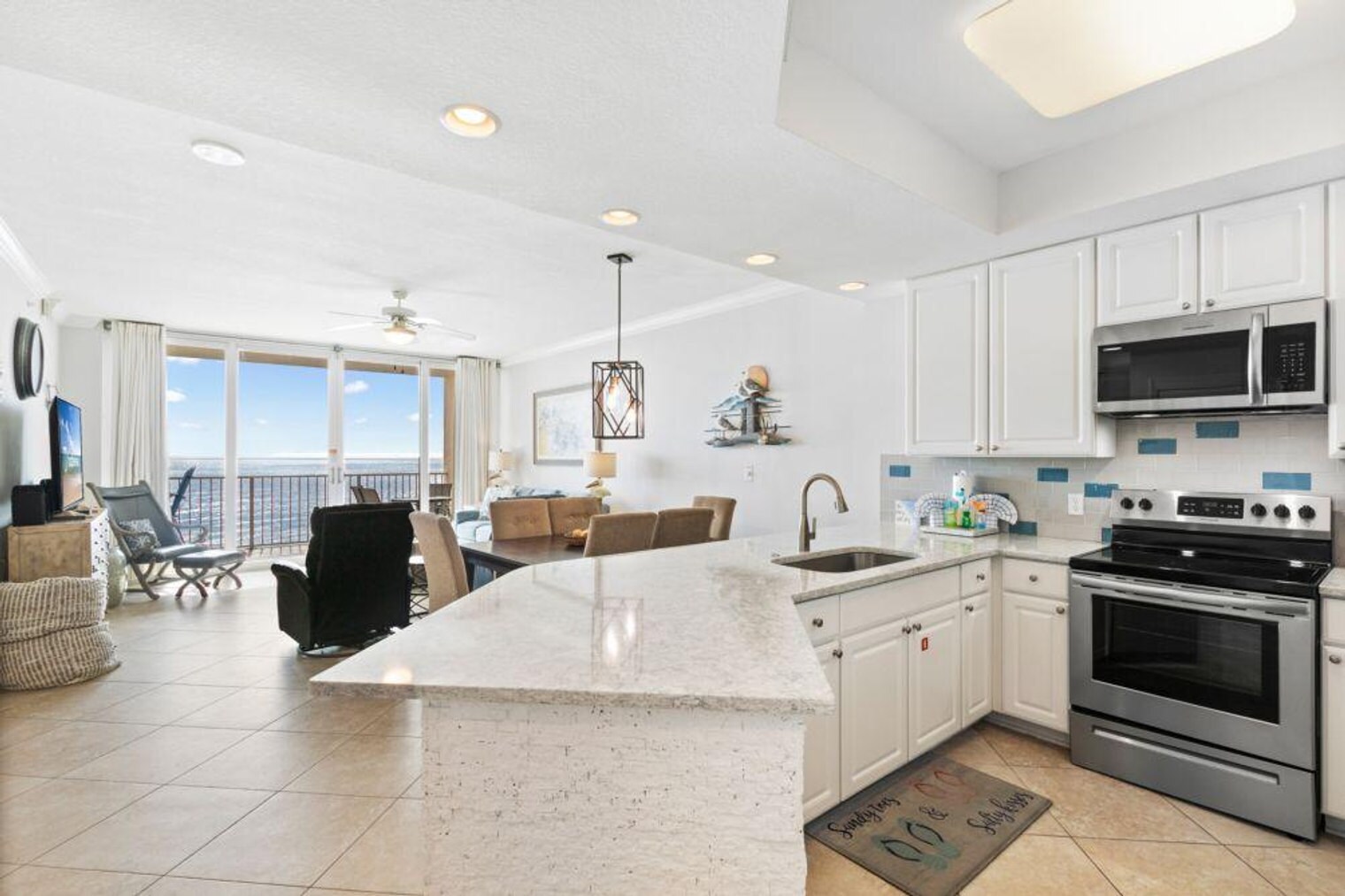 Building Photo - 365 E Beach Blvd