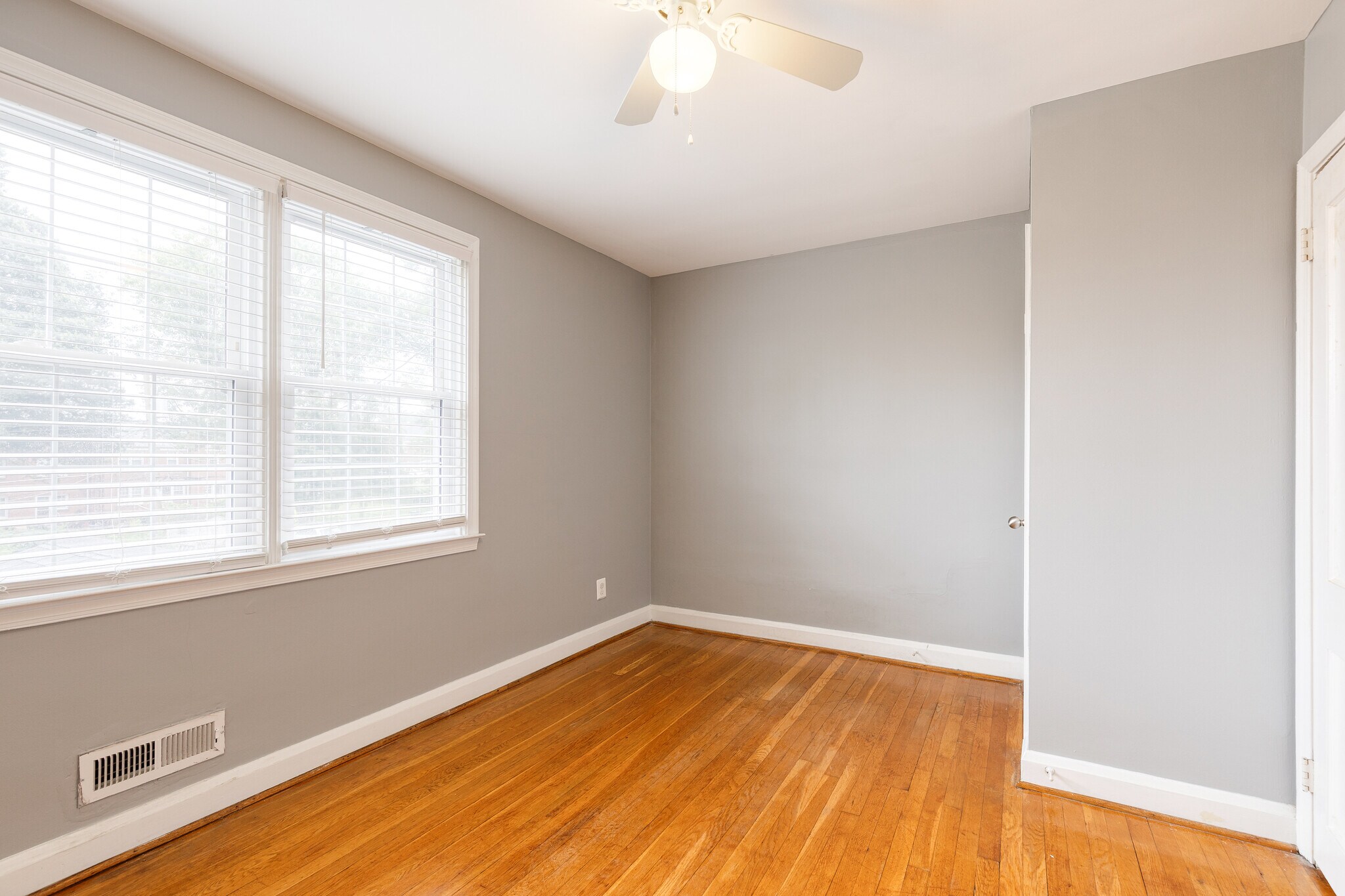 Building Photo - 1517 Dellsway Rd