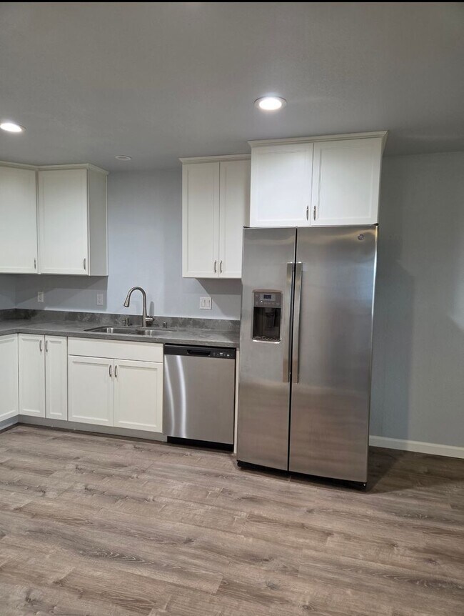 Building Photo - QUAINT ADU