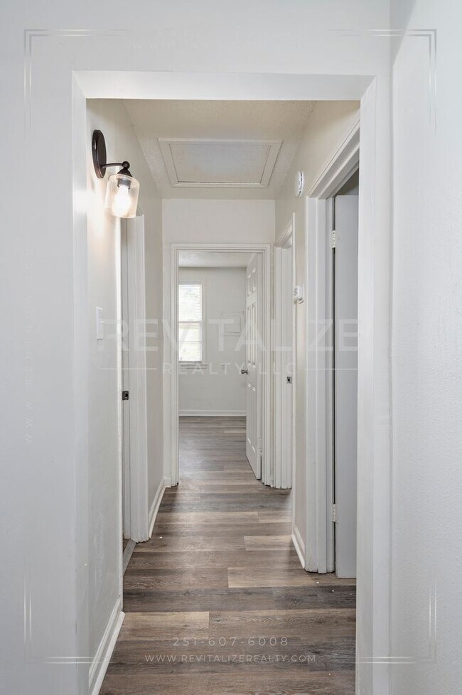 Building Photo - Updated Brick 3 Bed 1 Bath Home with Huge ...