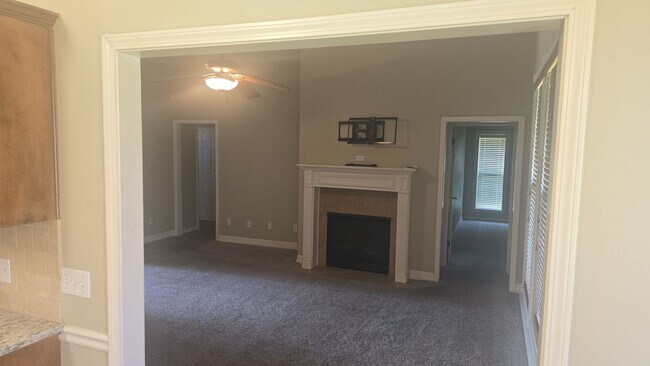 Building Photo - 5024 General Polk Dr