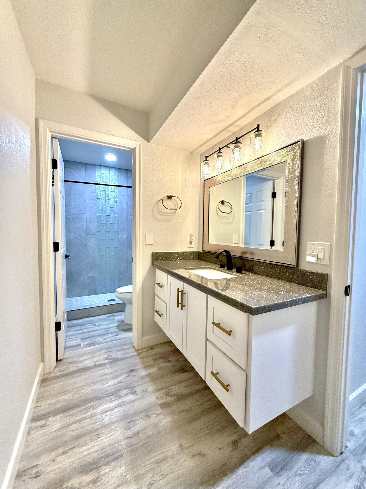 PRIMARY BATHROOM - 9040 E Winchcomb Dr