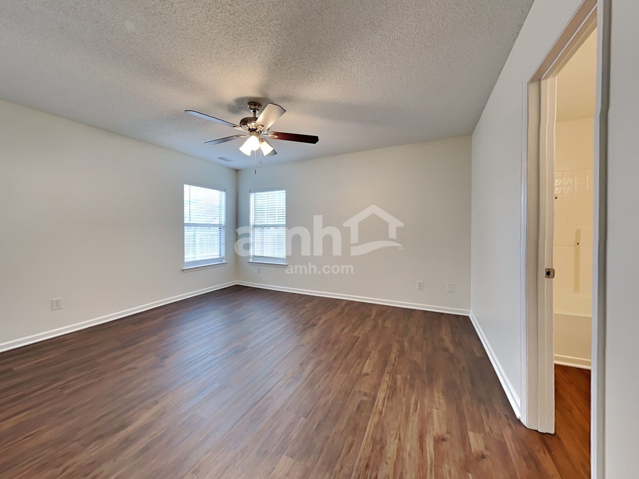 Building Photo - 114 Blue Jasmine Ln