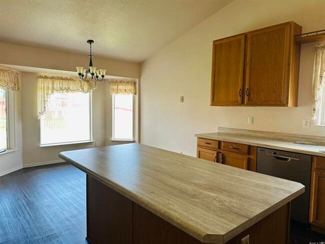 Building Photo - 755 Monte Vista Way