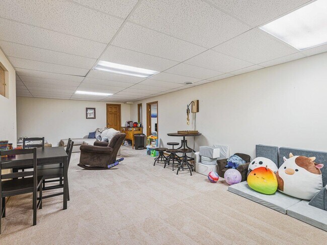 Building Photo - 251 Ashbourne Dr