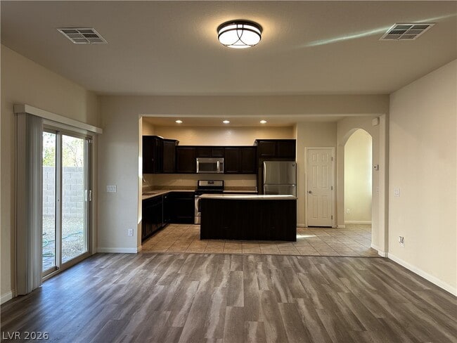 Building Photo - 10 Tribute Peak Way