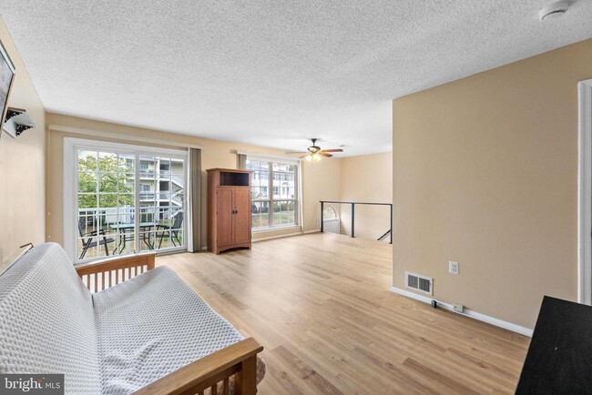 Building Photo - 71 Chambord Ct