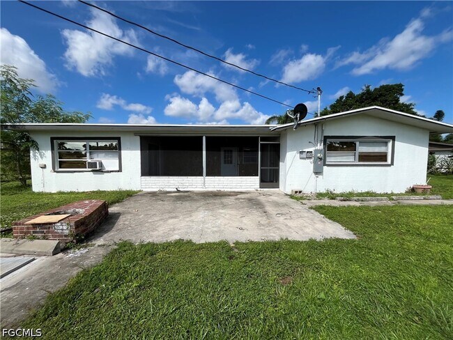 Building Photo - 2031 Maravilla Cir