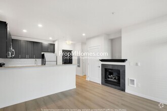 Building Photo - Luxury One-Bedroom Condo in Downtown Gresh...