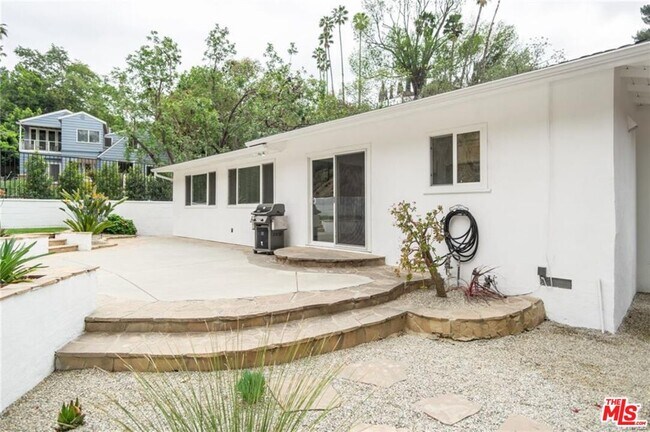 Building Photo - 3720 Ventura Canyon Ave