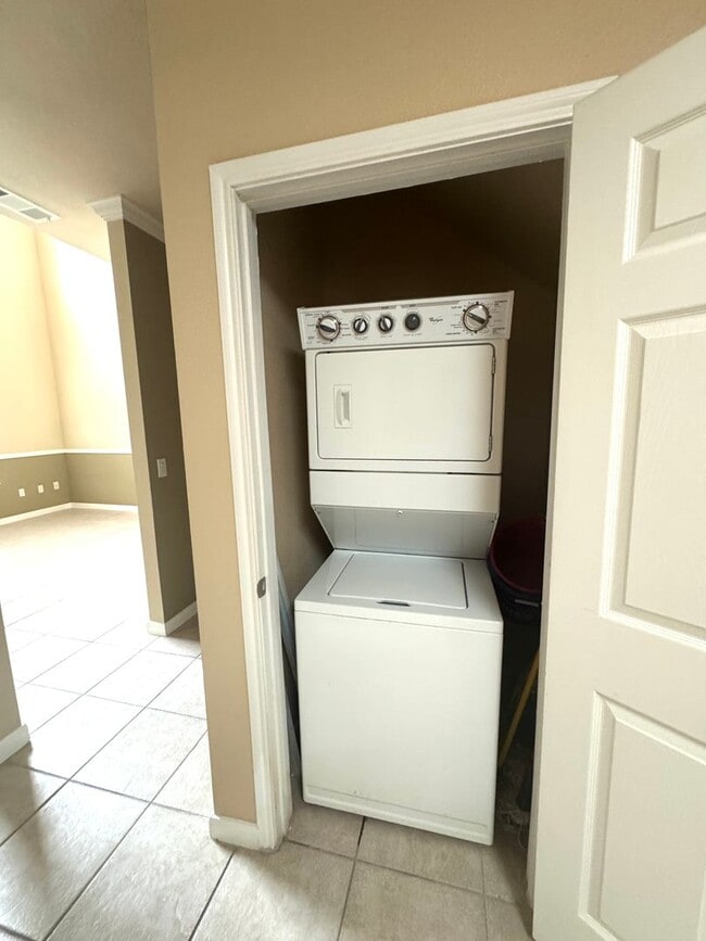 Building Photo - GREAT LOCATION NEAR MEDICAL & USAA | 3 BEDS | 3.5 BATHS