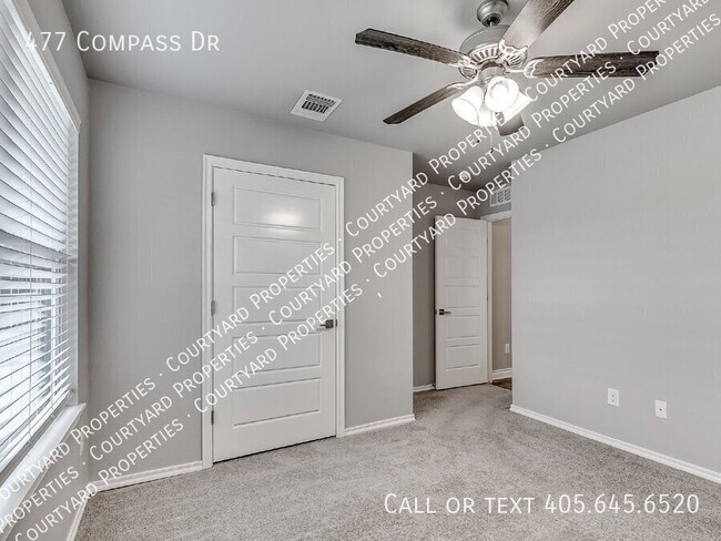 Building Photo - 477 Compass Dr